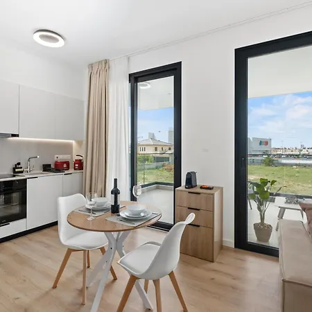 Artemis 102 - Seaside Stories * Livadhia