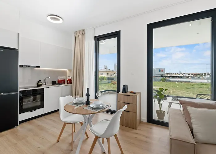 Artemis 102 - Seaside Stories * Livadhia